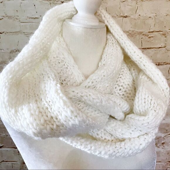 BCBGeneration chunky knit infinity scarf - Picture 3 of 3